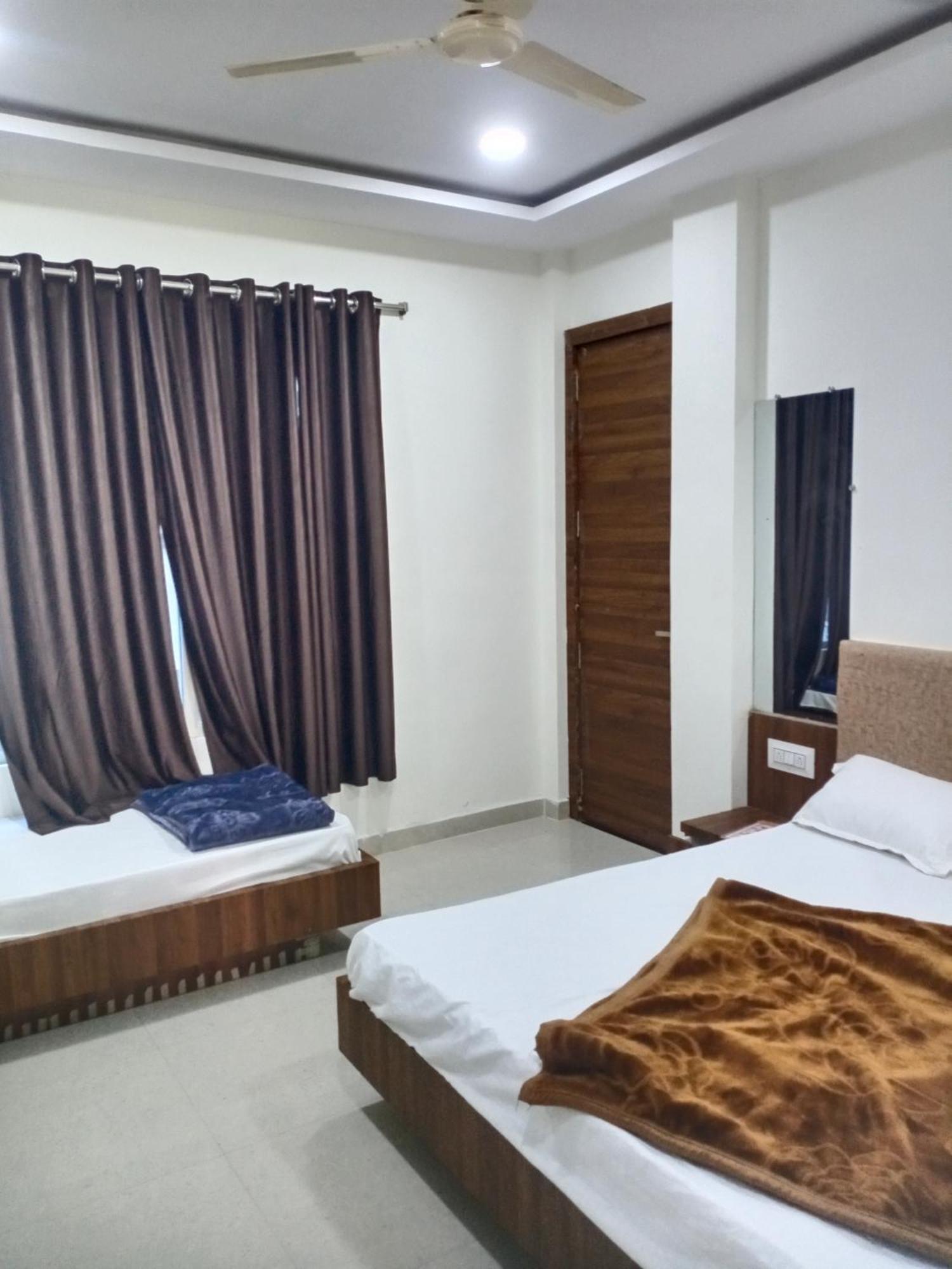 Hotel Soham Palace Ujjain Dış mekan fotoğraf
